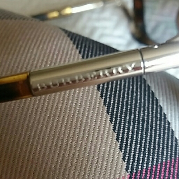 BURBERRY sunglasses with case - Picture 6 of 8